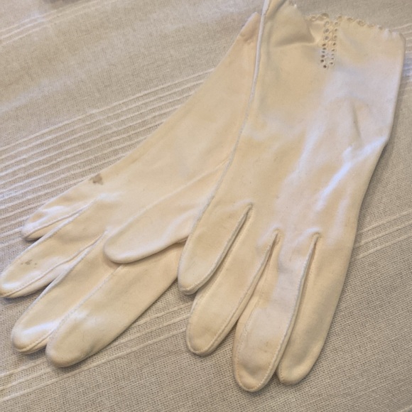 Vintage white cream Gloves sz 6
S from 50s-60s Jackie O vibe prom - Picture 5 of 8